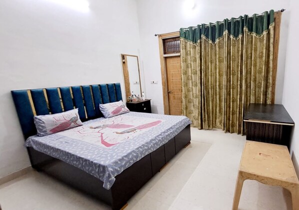 واي فاي مجانًا وملاءات أسرّة