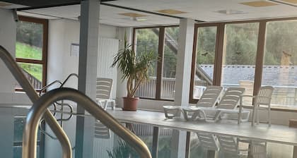 'Schwarzwaldlodge Zeitlos' mit Bergblick, privater Terrasse und WLAN