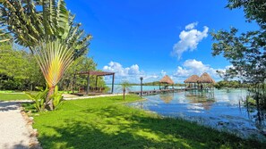 Premium bedding, free WiFi, bed sheets - Hotel Isabella Bacalar Front Lagoon (Bacalar)