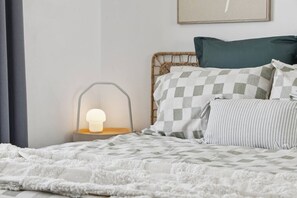 3 chambres, fer et planche à repasser, Wi-Fi, draps fournis
