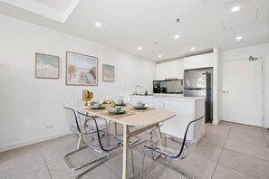 Dining - Family Penthouse Apt Lvl 13 w/ 2 Carparks @Airport (Mascot)