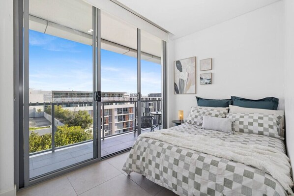 3 bedrooms, iron/ironing board, WiFi, bed sheets - Family Penthouse Apt Lvl 13 w/ 2 Carparks @Airport (Mascot)