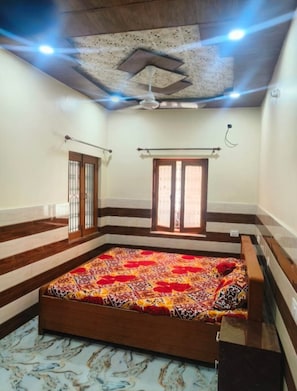 Deluxe Double Room, City View | Free WiFi, bed sheets - Balaji sadan vrindavan AC Room (Vrindavan)