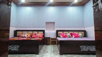 Basic Quadruple Room, City View | Free WiFi, bed sheets