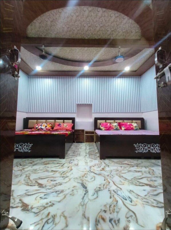 Basic Quadruple Room, City View | Free WiFi, bed sheets - Balaji sadan vrindavan AC Room (Vrindavan)