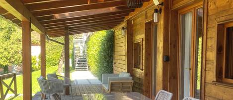 屋外ダイニングエリア