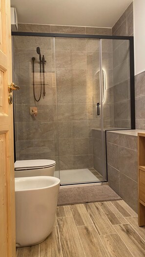 Hair dryer, towels, soap, toilet paper - FaBe, cozy chalet in the Orobic mountains and ideal starting point. (Piazza Brembana)
