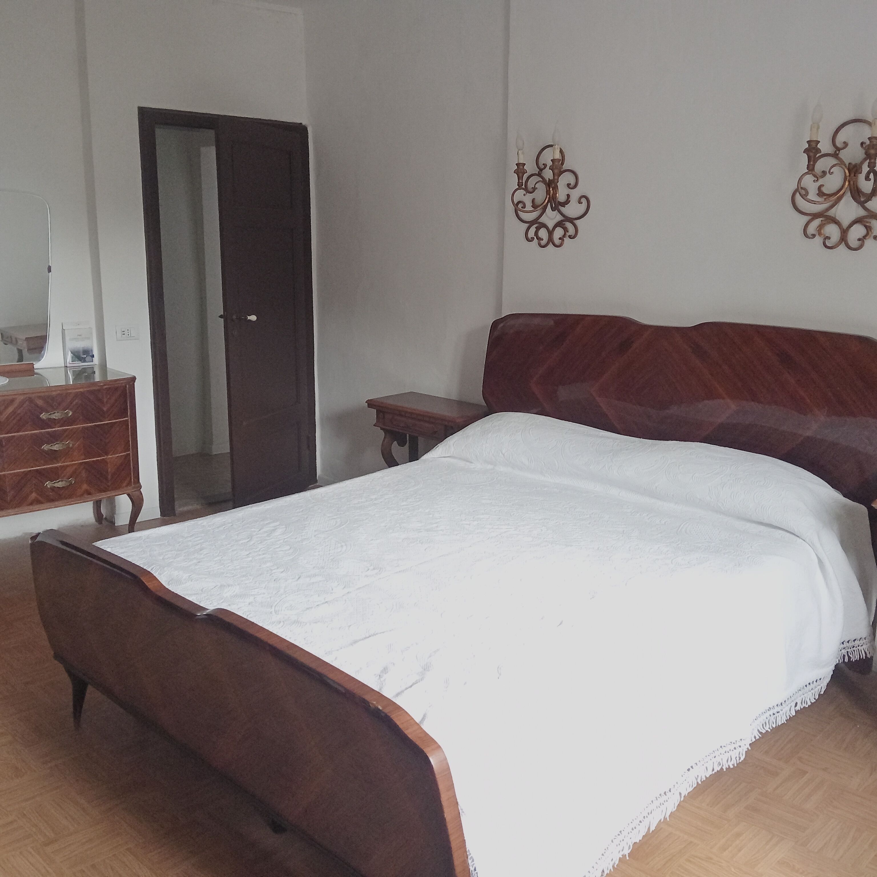 2 chambres, fer et planche à repasser, draps fournis