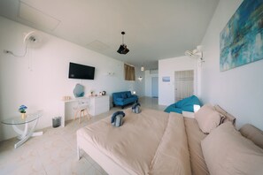 2 bedrooms, iron/ironing board, internet, bed sheets