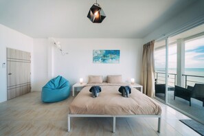 2 bedrooms, iron/ironing board, internet, bed sheets