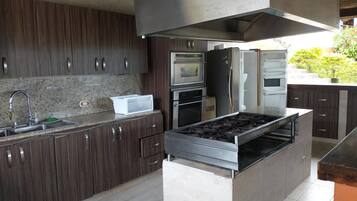 Fridge, oven, stovetop