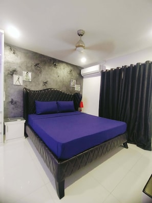 In-room safe, soundproofing, iron/ironing board, free WiFi