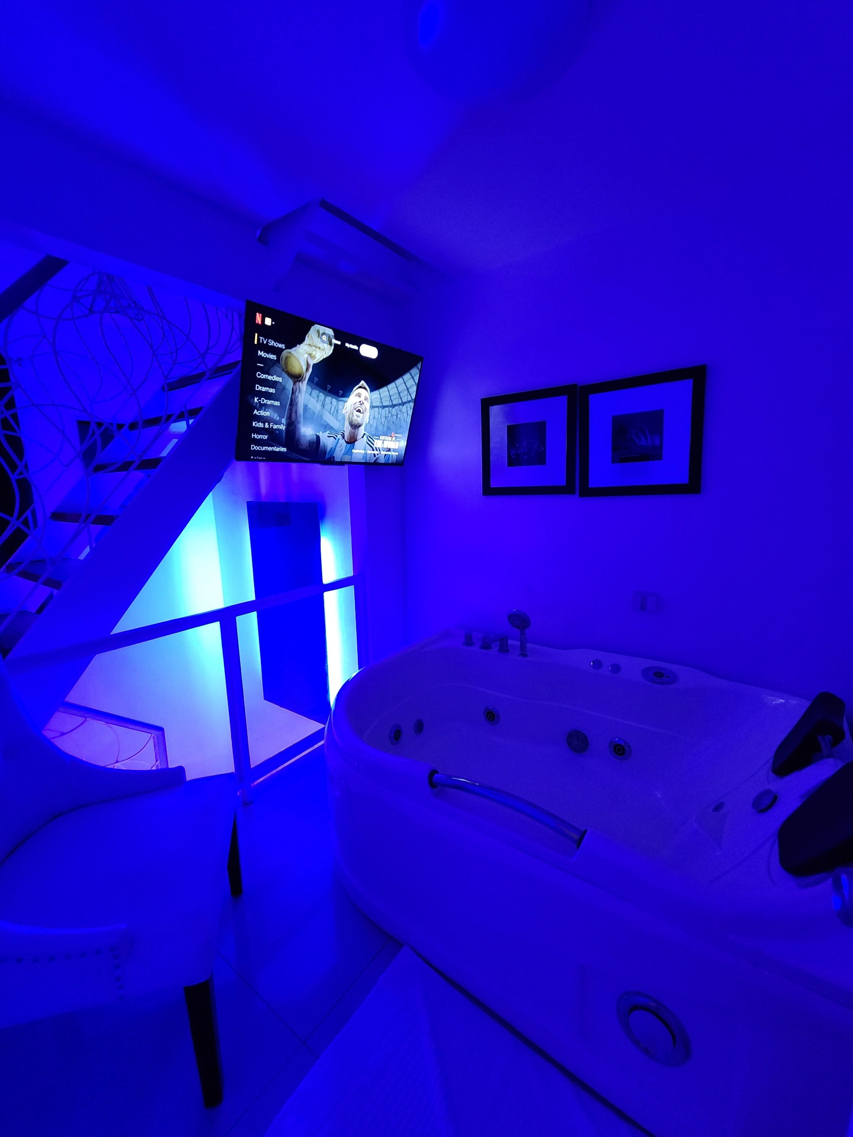 Luxury Apartment, Balcony, Pool View | Jetted bathtub