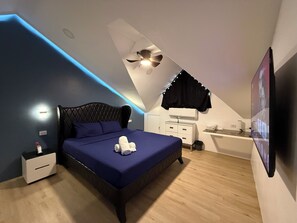 In-room safe, soundproofing, iron/ironing board, free WiFi