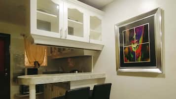 Departamento Premium, balcón, vista a la alberca | Comedor