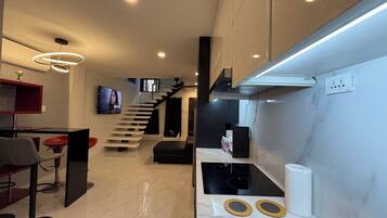 Superior Apartment, Balcony, Pool View | Private kitchen