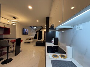 Appartement Supérieur, balcon, vue piscine | Cuisine privée