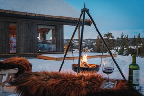 Property grounds - Tiur, stylish new cabin with hot tub (Nesbyen)