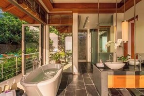 タオル、トイレットペーパー