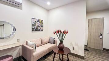 Comfort Suite, Pool View | Room amenity