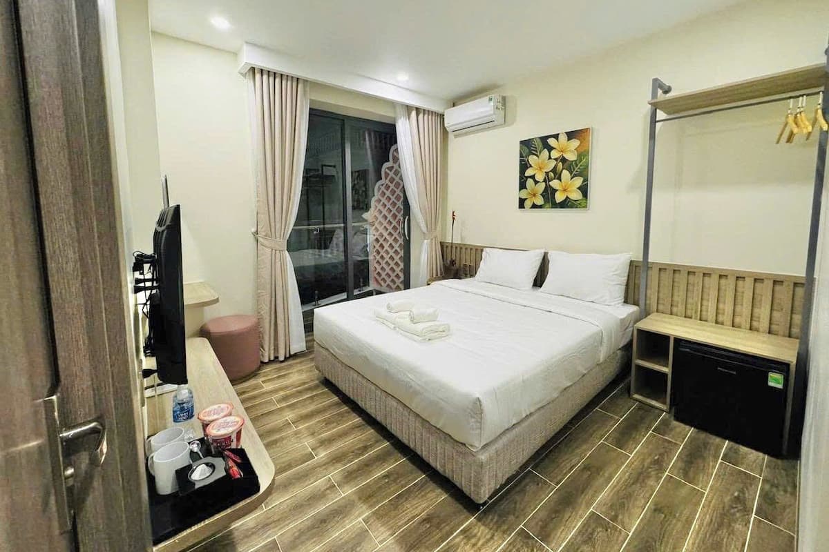 Deluxe Double Room, Beach View | Room amenity