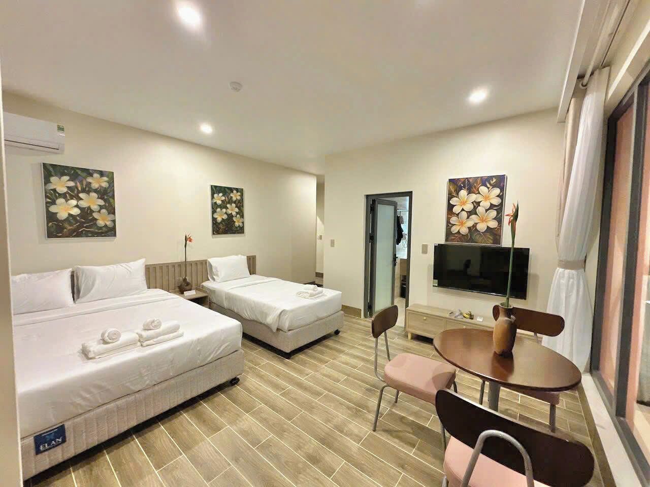 Escritorio y ropa de cama 