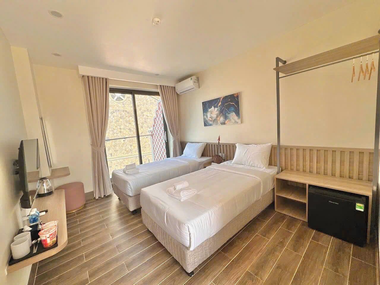 Escritorio y ropa de cama 