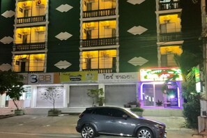 Unclassified image, 2 of 18, button - Green Paradise (Pattaya)