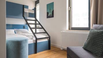 Espacio para trabajar con laptop y wifi gratis