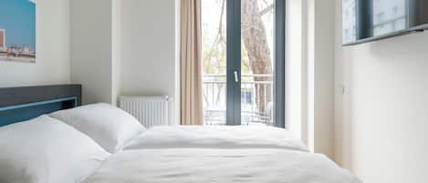 Studio | Laptop workspace, free WiFi