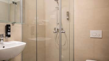 Douche, articles de toilette gratuits, sĂšche-cheveux