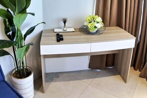Cribs/infant beds