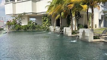 Kolam renang terbuka