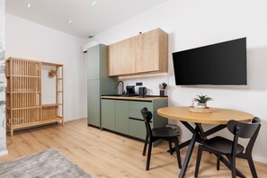 Deluxe Studio, Balcony, City View | Blackout drapes, iron/ironing board, free WiFi, bed sheets