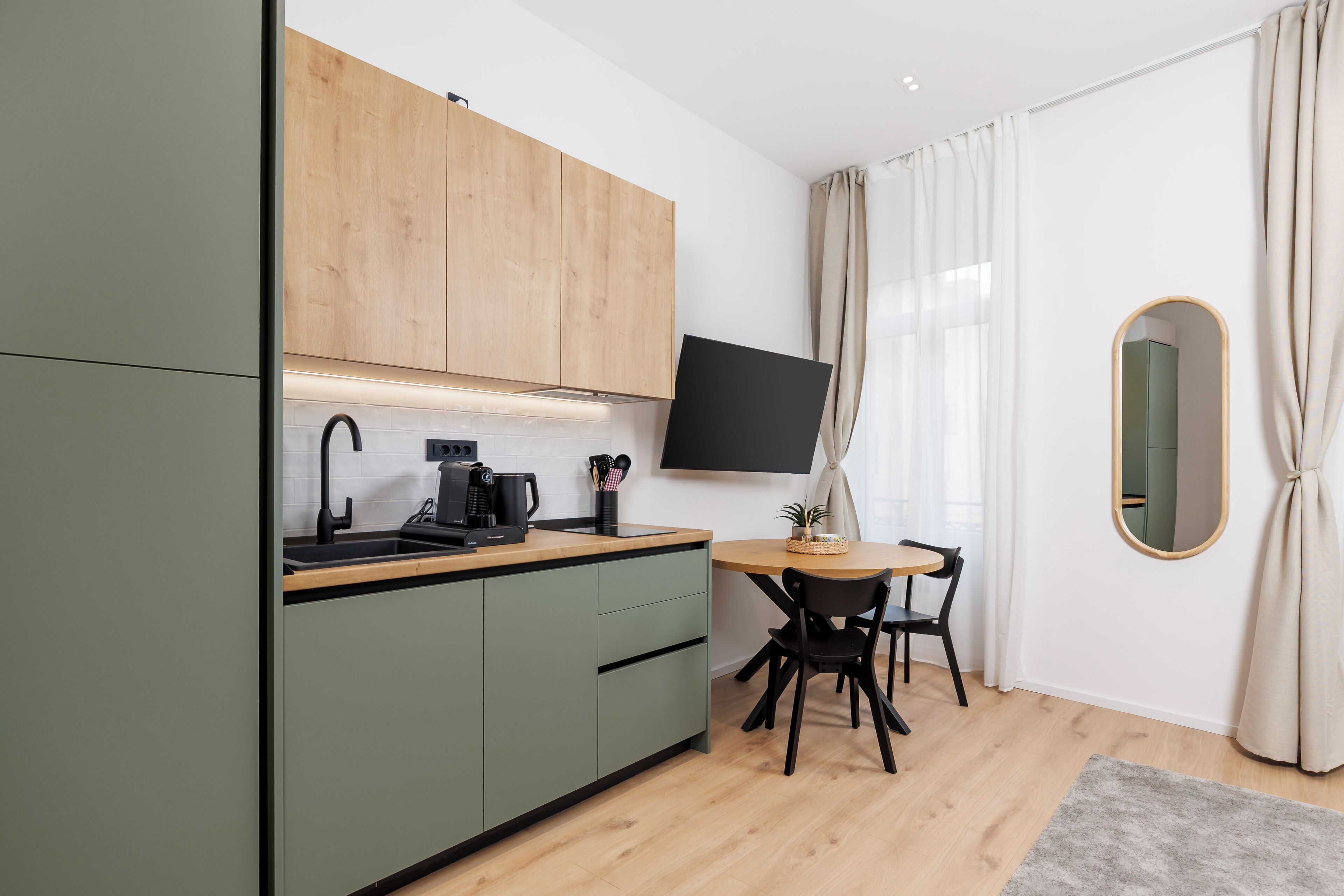 Deluxe-studiolejlighed - balkon - byudsigt | Mørklægningsgardiner, strygejern/strygebræt, gratis Wi-Fi, sengetøj