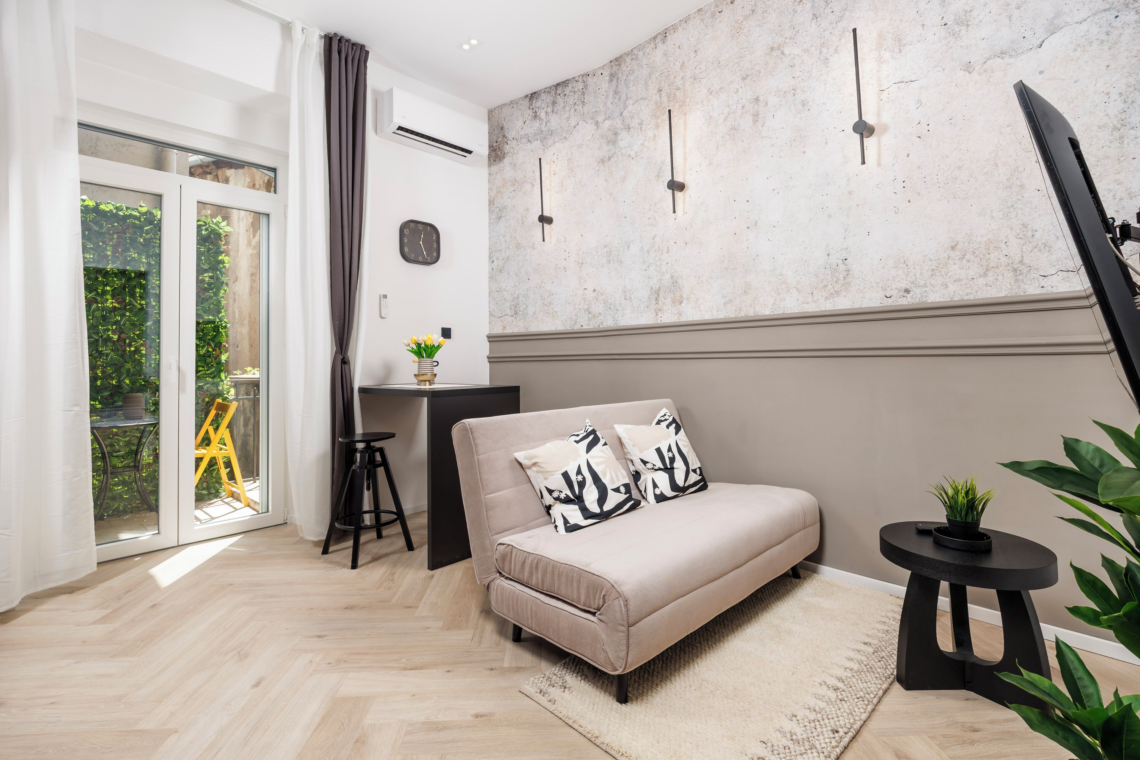 Blackout drapes, iron/ironing board, free WiFi, bed sheets