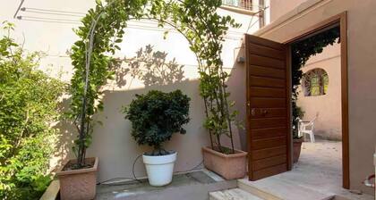 Exclusive 2-Bed Villa 5 min to Colosseum