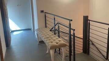 Huvila, 2 makuuhuonetta, patio | Silitysrauta/-lauta, ilmainen Wi-Fi, vuodevaatteet