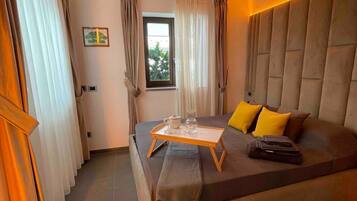 Villa, 2 Bedrooms, Patio | Iron/ironing board, free WiFi, bed sheets