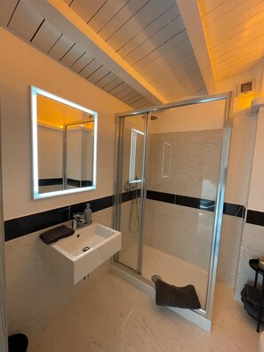 Vila exclusiva, 2 quartos, varanda | Banheiro | Bidê 