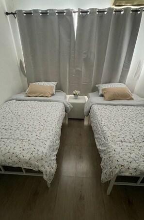 3 slaapkamers, een strijkplank/strijkijzer, gratis wifi, beddengoed