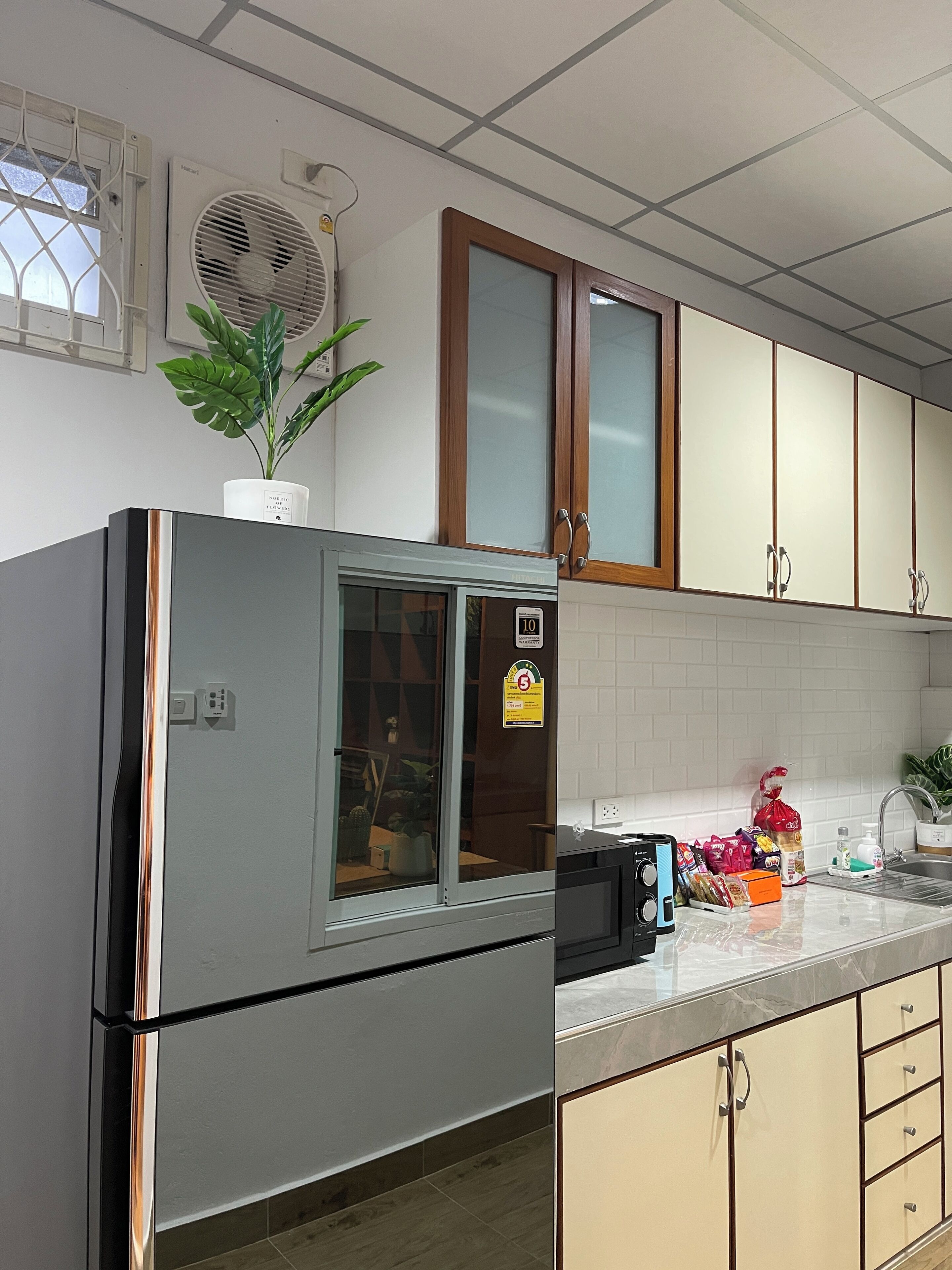 Fridge, microwave, stovetop, cookware/dishes/utensils