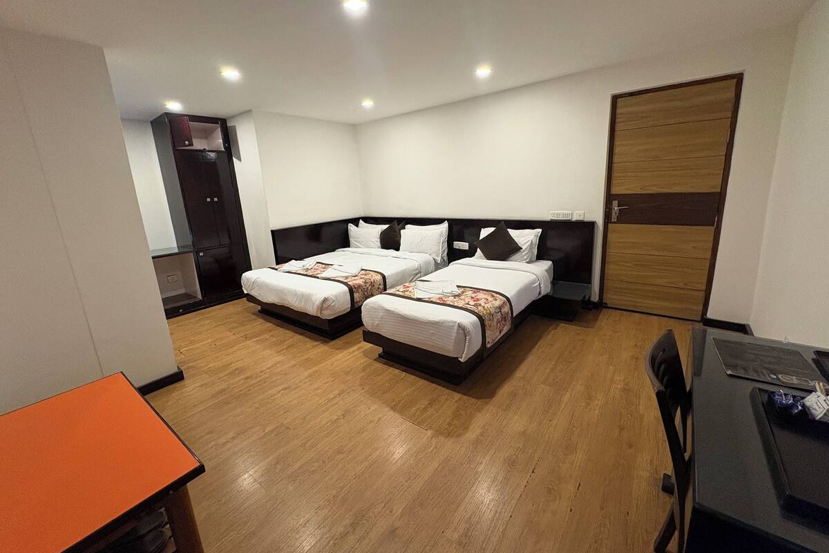 Habitación triple Deluxe, vistas a la ciudad | Wifi gratis