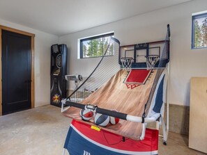 Games room - Family-Friendly, Game Room & Suncadia Pool Access (Cle Elum)