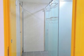 A narrow hallway with a glass door leading to a shower area. - Look Home Guesthouse in Myeong-dong (Seoul)