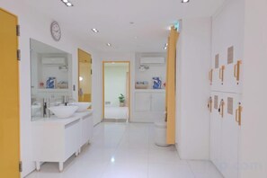 Bathroom - Look Home Guesthouse in Myeong-dong (Seoul)