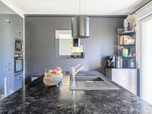 Fridge, microwave, dishwasher, cookware/dishes/utensils