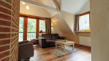 Smart-TV, Tischtennisplatte, Bücher, Stereoanlage