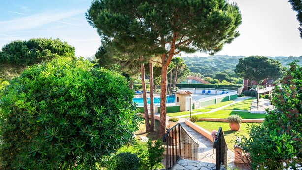 A landscaped garden with a pool, trees, and a view of the surrounding landscape. - Villa '23 Maria Callas' with Private Terrace, Wi-Fi and Air Conditioning (Ramatuelle)
