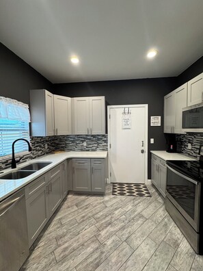 Microwave, oven, stovetop, dishwasher - Cozy 2-bedroom townhome in Cape Canaveral close to port and beach (Cape Canaveral)